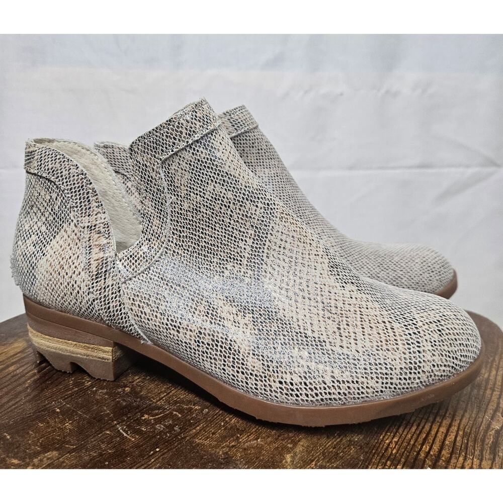 Sorel Lolla Cutout Ankle Boot Natural Snakeskin Print Leather US Size 6.5
